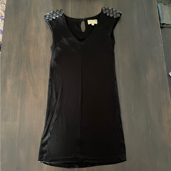 Elizabeth and James Black Leather Studded Shoulder Moto Bladerunner Look - Picture 2 of 9